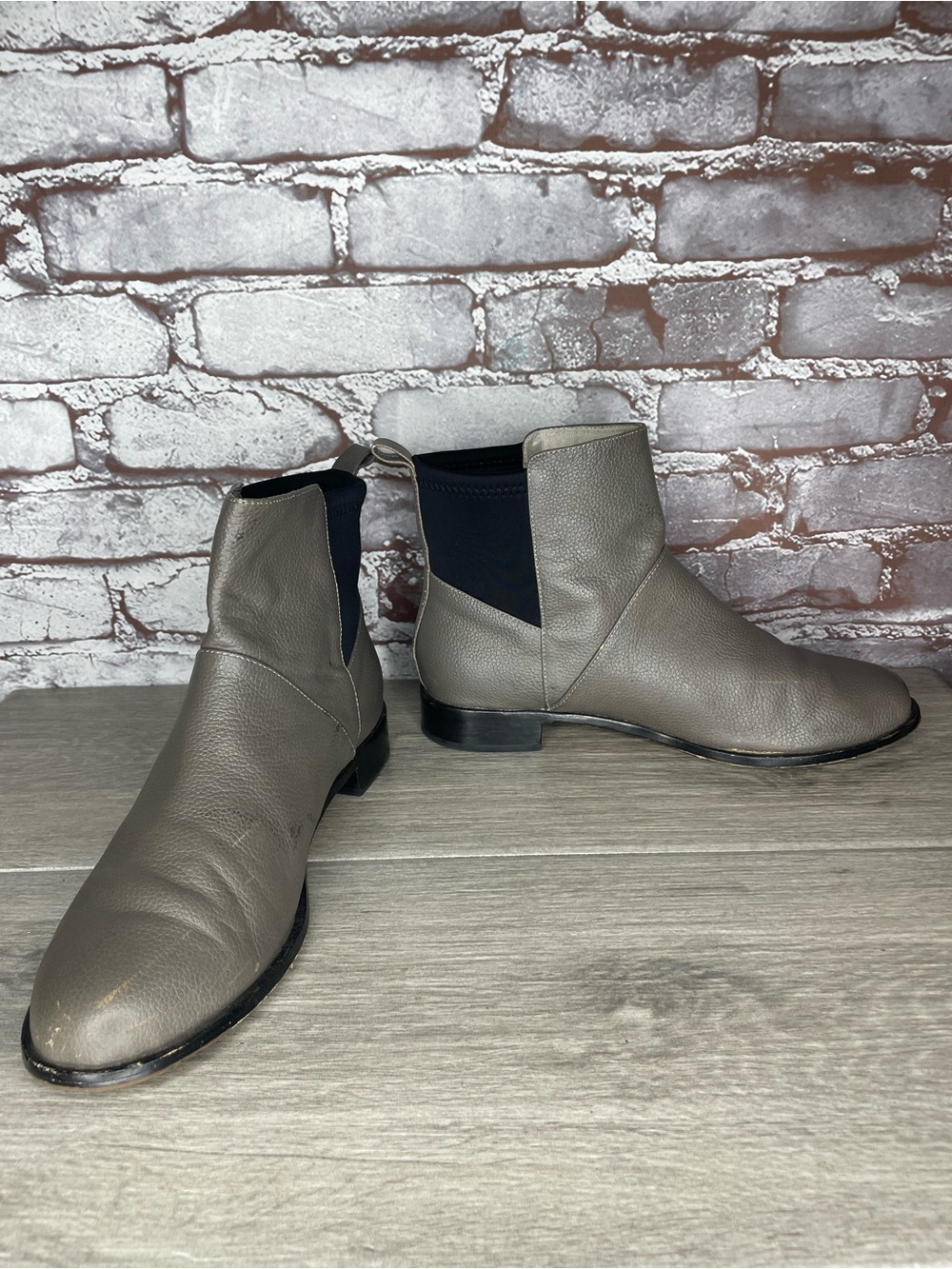 Matt Bernson Gray Leather Stretch Chelsea Ankle Boots Women Sz 9.5M US/40EU
